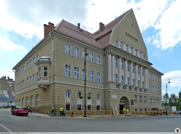 Publiczne_Gimnazjum_nr_1_im_Noblistow_Polskich_dawna_SP_1_ul_Limanowskiego_Walbrzych_4696512
